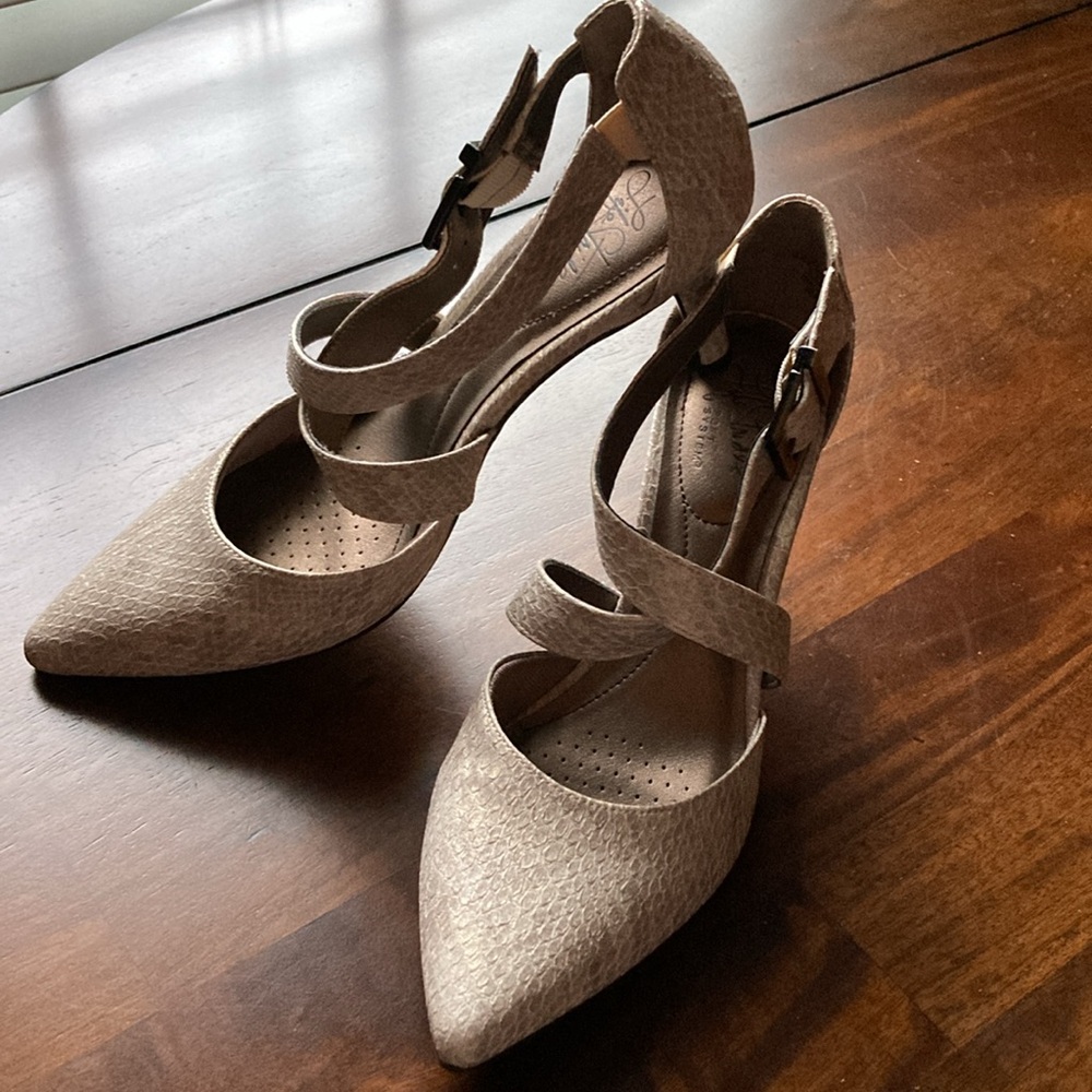 Life Stride “Soft System” Pump - Size 9.5 M